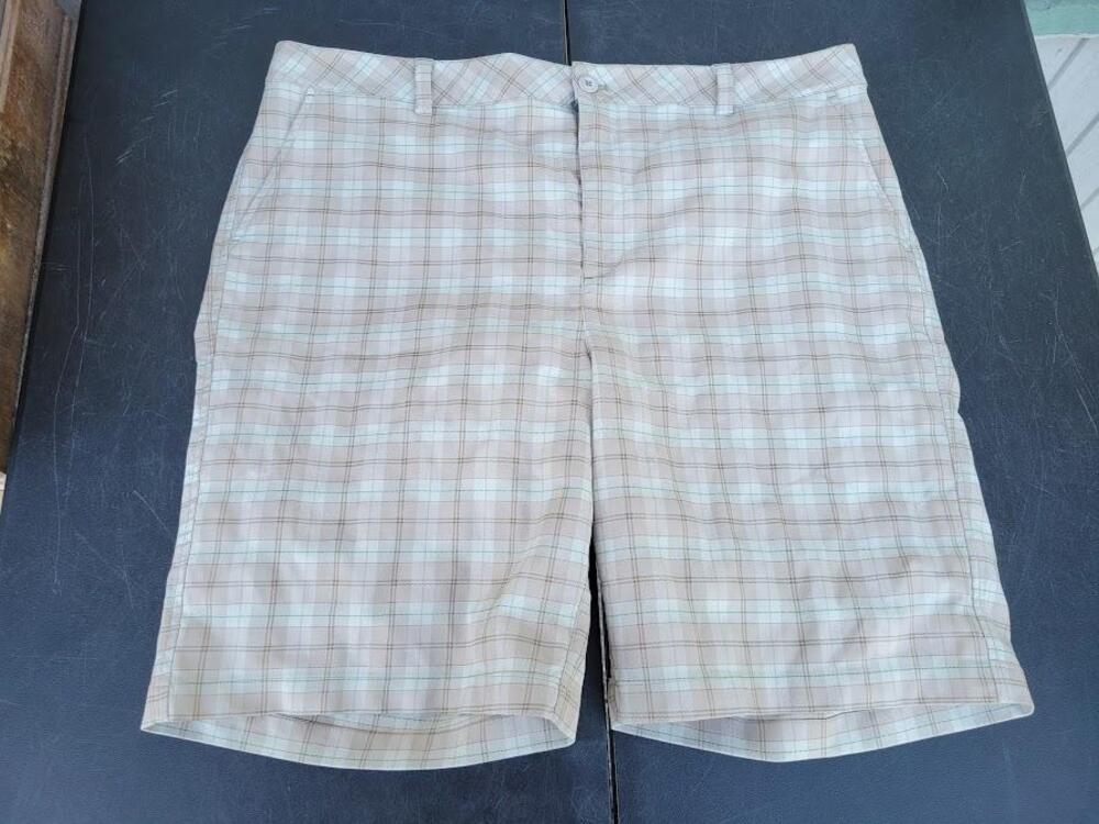 Under Armour Shorts Mens 40 Beige Plaid Chino Golf Polyester Pockets Performance